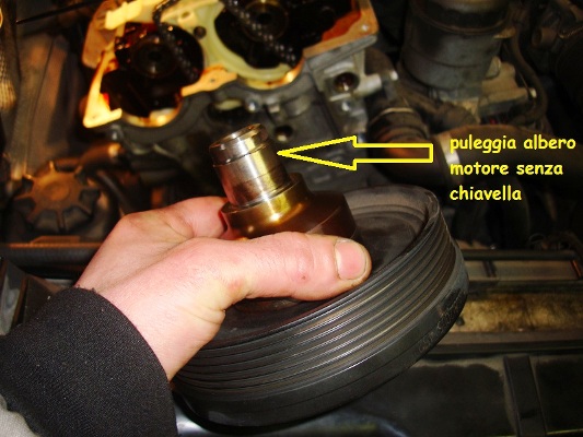 Particolare puleggia albero motore